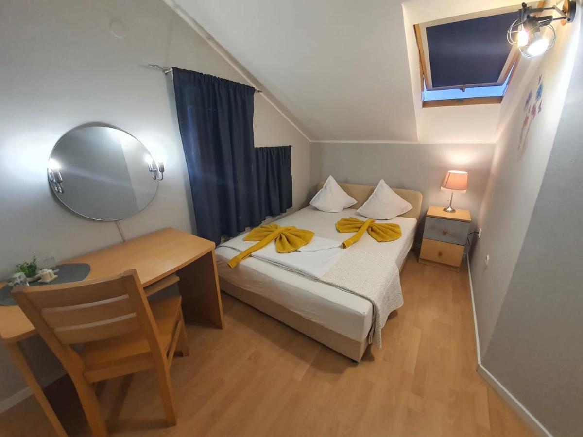 Apartment D Free Parking & Wifi, Walking Distance To Centrum Zára Kültér fotó